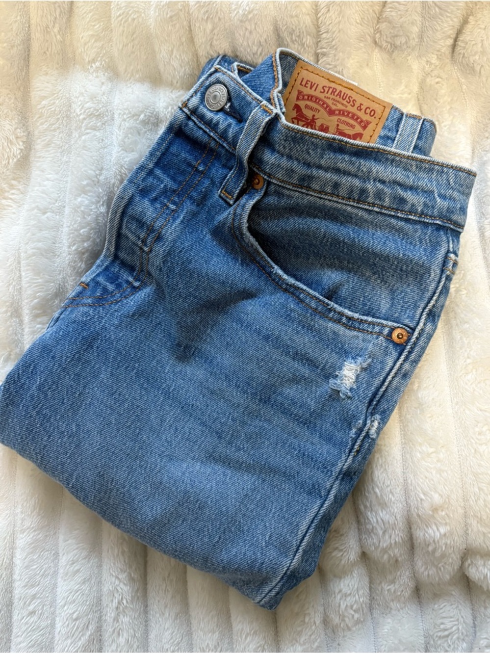 NWOT Levi 501 Straight Jeans (W26, L30)